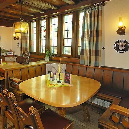 Beim Holzschnitzer Dreis-Brück