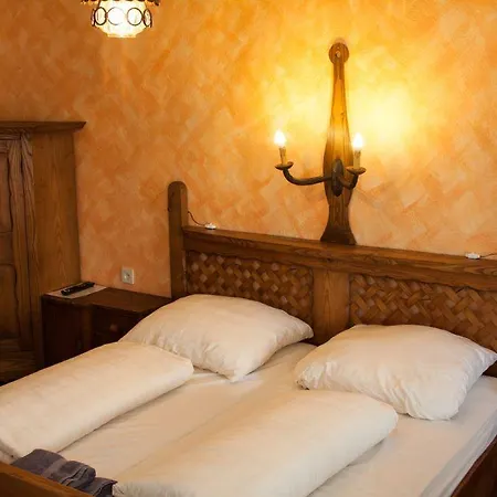 Beim Holzschnitzer 招待所