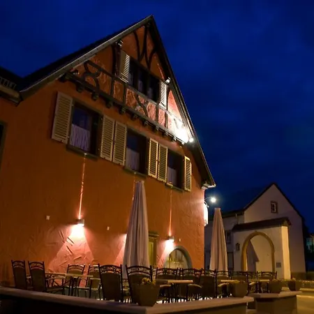 Beim Holzschnitzer 招待所 3*